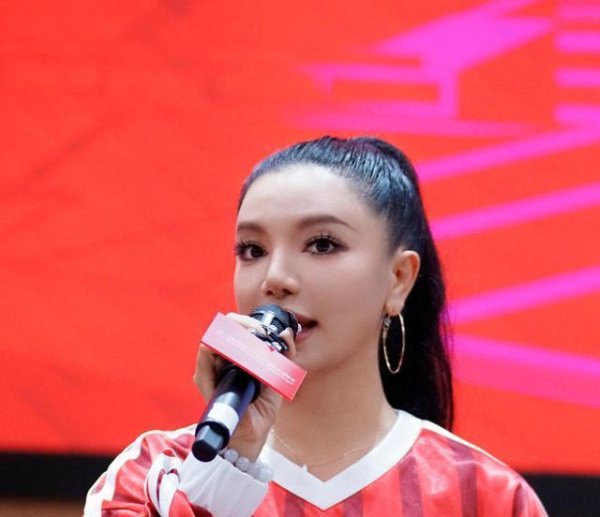 趣投顾 超女冠军江映蓉：因整容失败像“怪物”，全身只剩眼珠是原装的